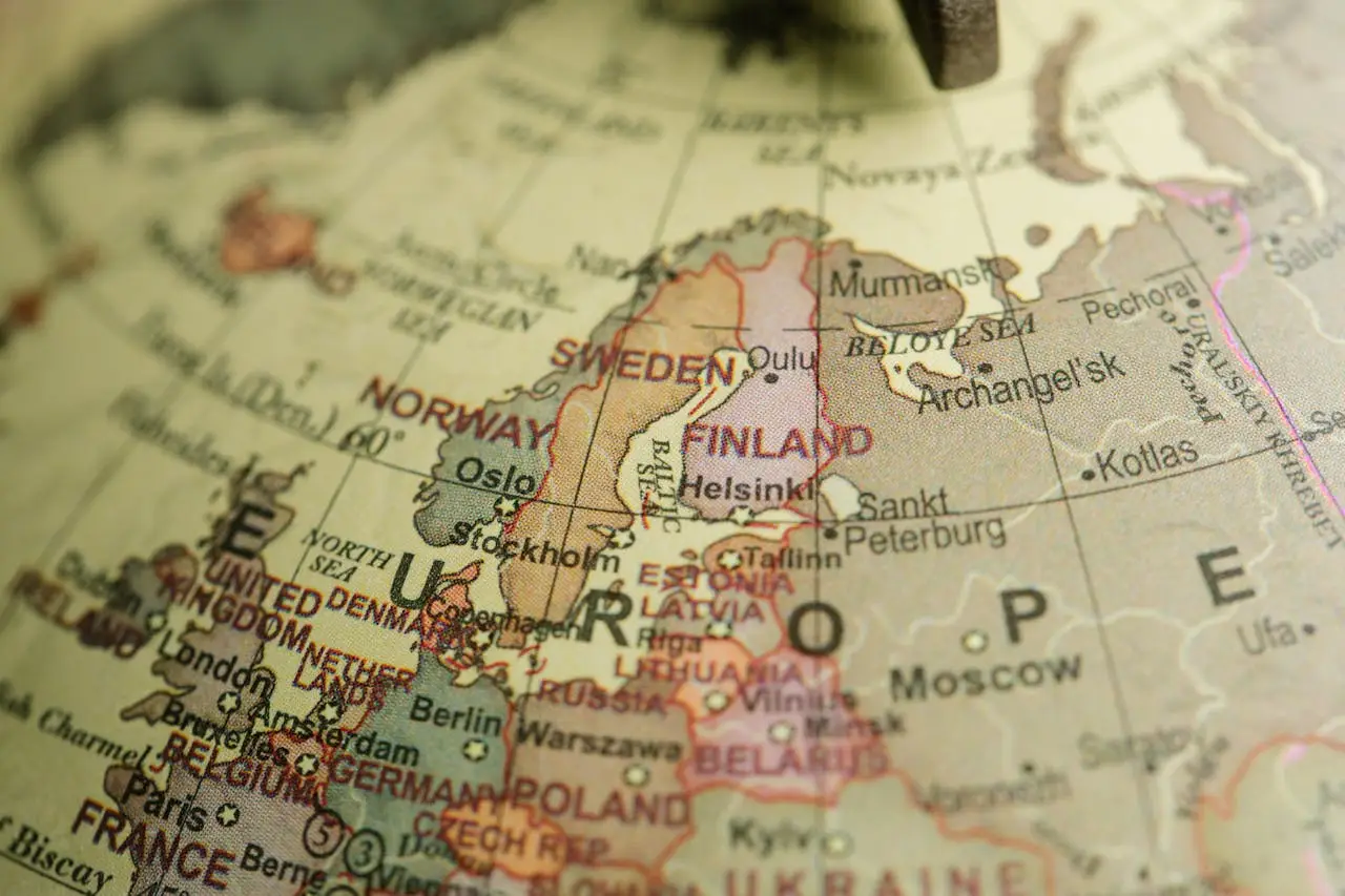 Norway holds 2.1M kr per person vs Denmark’s 70K Norway holds 2.1M kr per person vs Denmark’s 70K