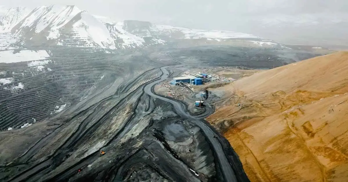 Cryolite Extraction Sparks Debate over Denmark’s Colonial Legacy Cryolite Extraction Sparks Debate over Denmark’s Colonial Legacy