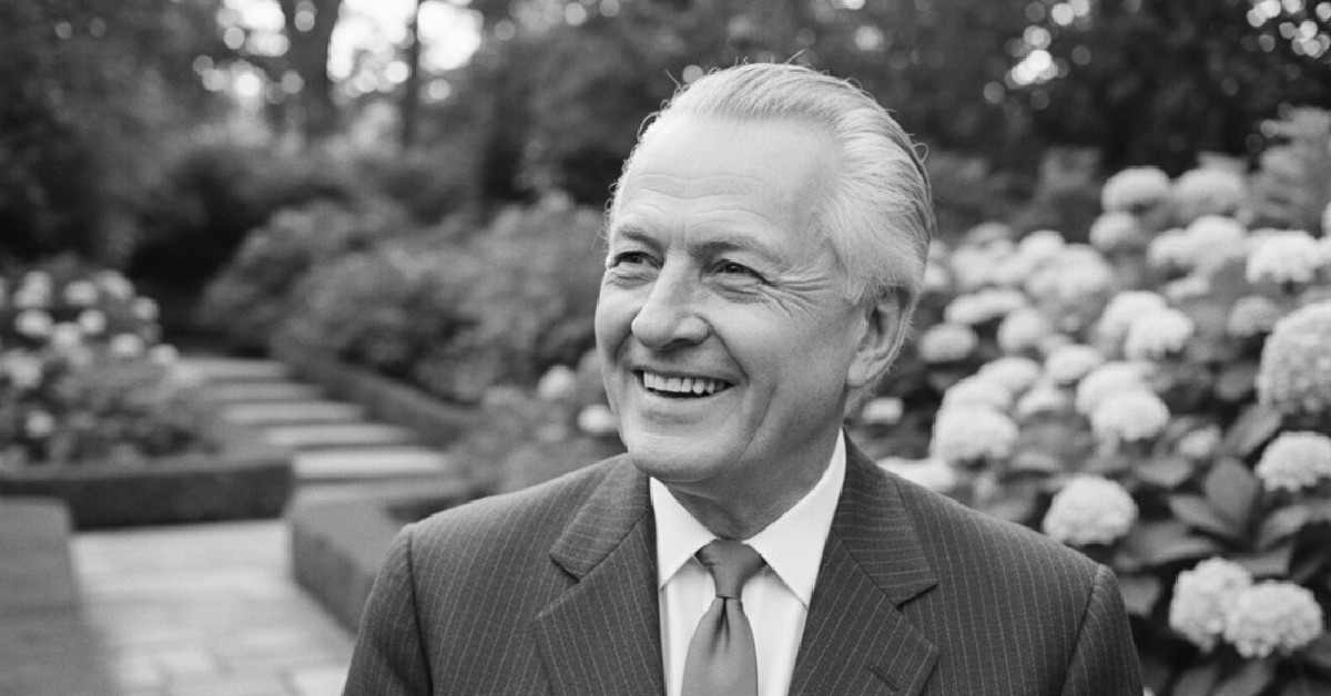Vilhelm Lauritzen smiling.