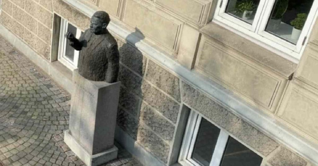 Jens Otto Krag sculpture from above.