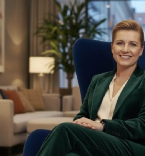 Mette Frederiksen sitting.